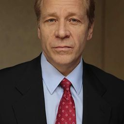 Andrew Bee 飾演 Monette