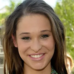 安娜·西曼奇克 - 村民總動員演員 飾演Oliwia Madej