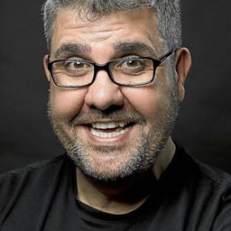 Florentino Fernández 飾演 Técnico Internet