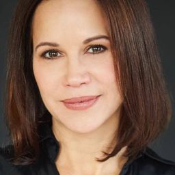 Janaya Stephens 飾演 Erin Smythe