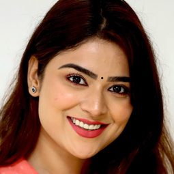 Priyanka Sharma 飾演 Pyaari
