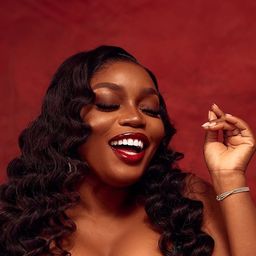 畢索拉·艾尤拉 飾演 