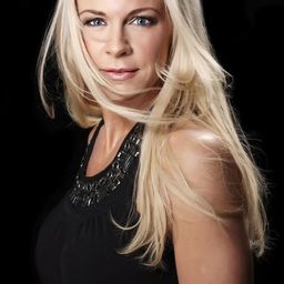 Malena Ernman - 環保少女：格蕾塔演員 飾演Self