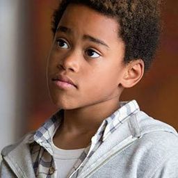 Larsson do Amaral 飾演 Ismael