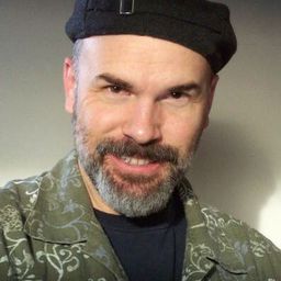 Tim Hodge 飾演 MacTavish (voice)