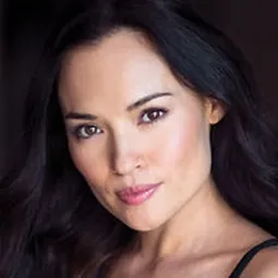 塔絲妮姆·洛克 飾演 Anna Lucia