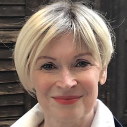 Barbara de Koy 飾演 Lady-in-Waiting / Aunt Brösel