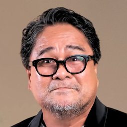 索利曼·克魯茲 飾演 