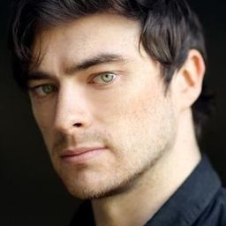 Gavin Drea 飾演 Philip Mitchell