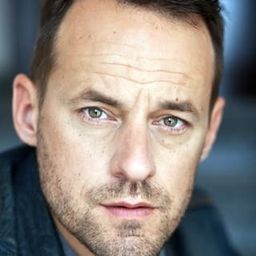 Vincent Furic 飾演 Nicolas