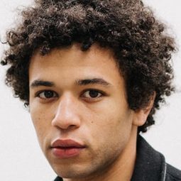 Calvin Demba - 我和我的退伍老爸演員 飾演Wyatt Hughes