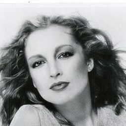 Lori Wagner 飾演 Agrippina