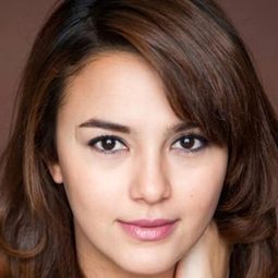 茱莉安娜·艾文斯 - Sa Balik Baju演員 飾演