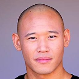 Charlit Dae - 灰影人演員 飾演The Buyer