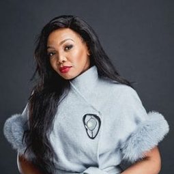 覃比薩·姆摩達 飾演 Sandy