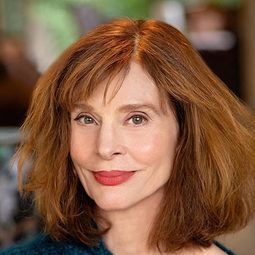 Leigh Taylor-Young - The Horsemen演員 飾演Zareh