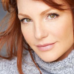 Anne Leighton 飾演 Emmaline