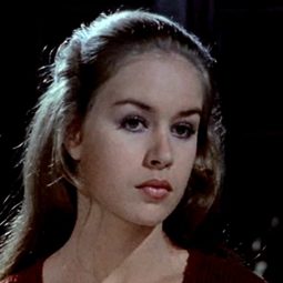 Maribel Martín - 聖潔無辜的人演員 飾演Miriam