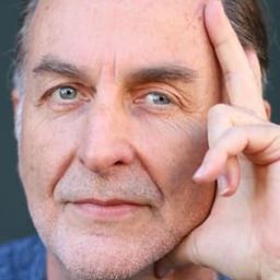 Ritchie Singer 飾演 