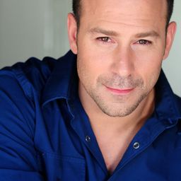 Patrick Lazzara - 明日邊境演員 飾演Fitzpatrick