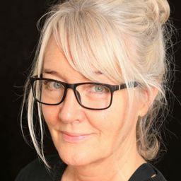 Lena B. Eriksson - 裸命性醜聞演員 飾演Britt