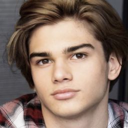 Dorian Giordano 飾演 Gabe