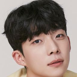 Jo Ha-ram 飾演 Sung-hun