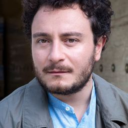 阿列席歐·普拉帝科 - 叛徒演員 飾演Scarpuzzedda