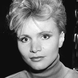 芮妮·少圖狄克 飾演 Martha