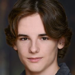 利安·麥唐諾德 - 48 個聖誕願望演員 飾演Blake