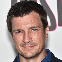 奈森·菲利安 飾演 Luke Riley