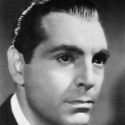 Mino Doro 飾演 Keros