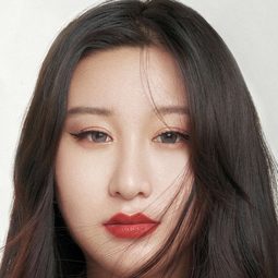 錘娜麗莎 飾演 洪姐