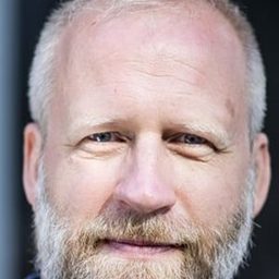 Peter Bebjak 飾演 Václav Littmann