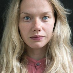 Jaune Kimmel 飾演 Laura