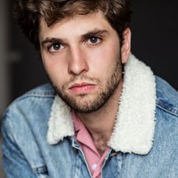 Elias Reichert 飾演 Joel