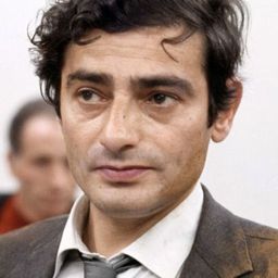 Charles Denner 飾演 L'Adjoint du Commissaire Cherrier