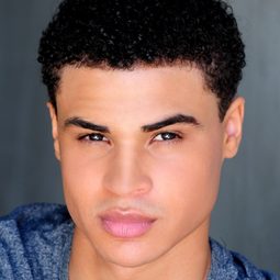 Kolton Stewart 飾演 Tyson Monroe