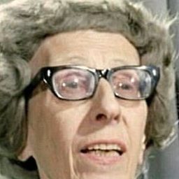 Maria Tedeschi 飾演 The Honourable's wife