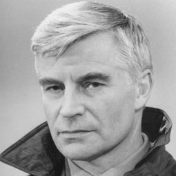 John Castle 飾演 Geoffrey