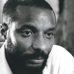 Robert Liensol 飾演 Visitor