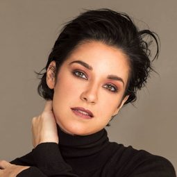 Daniela Alvarado - 人海奇花編劇