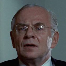 Rudolf Schündler 飾演 Karl