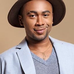 道·雷耶斯 飾演 Jacq's Officemate