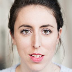 Guenièvre Sandré - 慈母多惡兒演員 飾演Billiard Player's Girlfriend