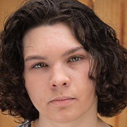 J. Gaven Wilde 飾演 Ronnie