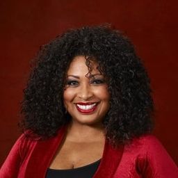 Kim Yarbrough 飾演 Secretary