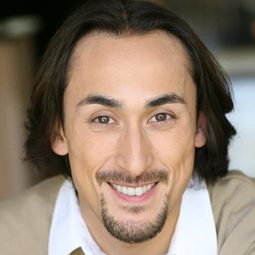 Mark Musashi 飾演 LAPD