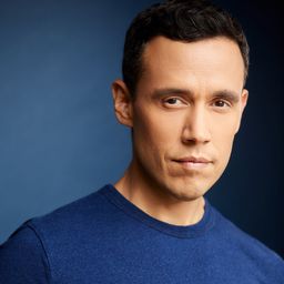 Jonathan Medina 飾演 Ruben