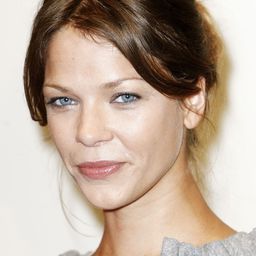 潔西卡·史瓦茲 飾演 Frau Rose